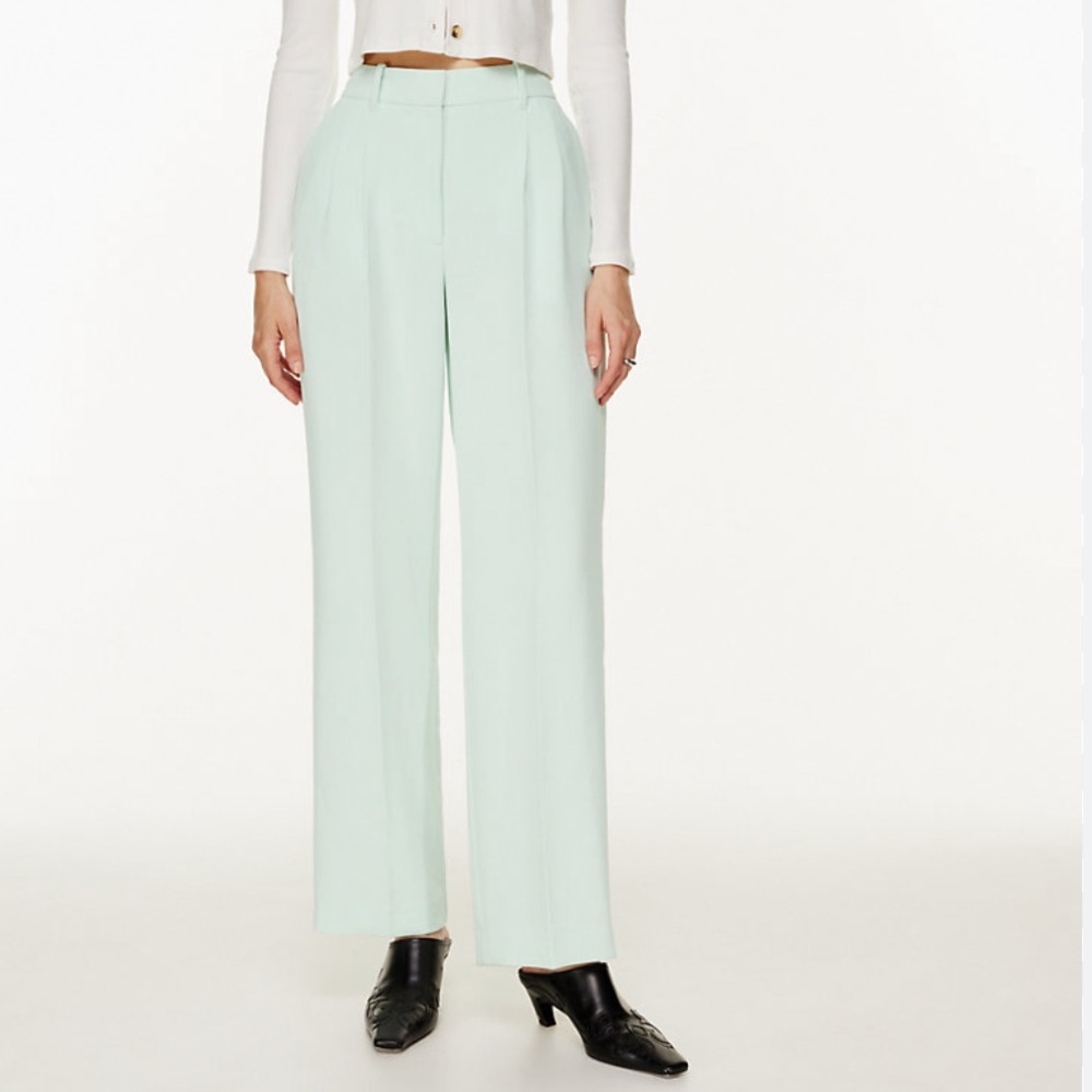 NWOT Aritzia The Effortless Pant High-waisted wide-leg crepe trousers snowmelt